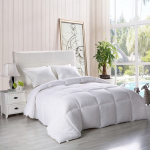 Lightweight Down Alternative All Season Comforter from Utopia Bedding