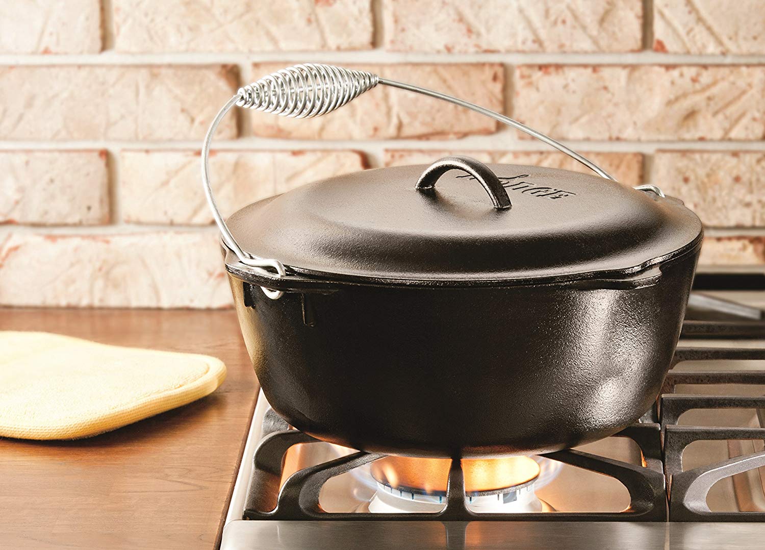 Lodge L10DO3 7-Quart, Pre-Seasoned Cast-Iron Dutch Oven coupled with Iron Cover