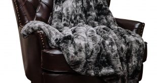 #3. Chanasya Super Soft Fuzzy Fur Throw Blanket